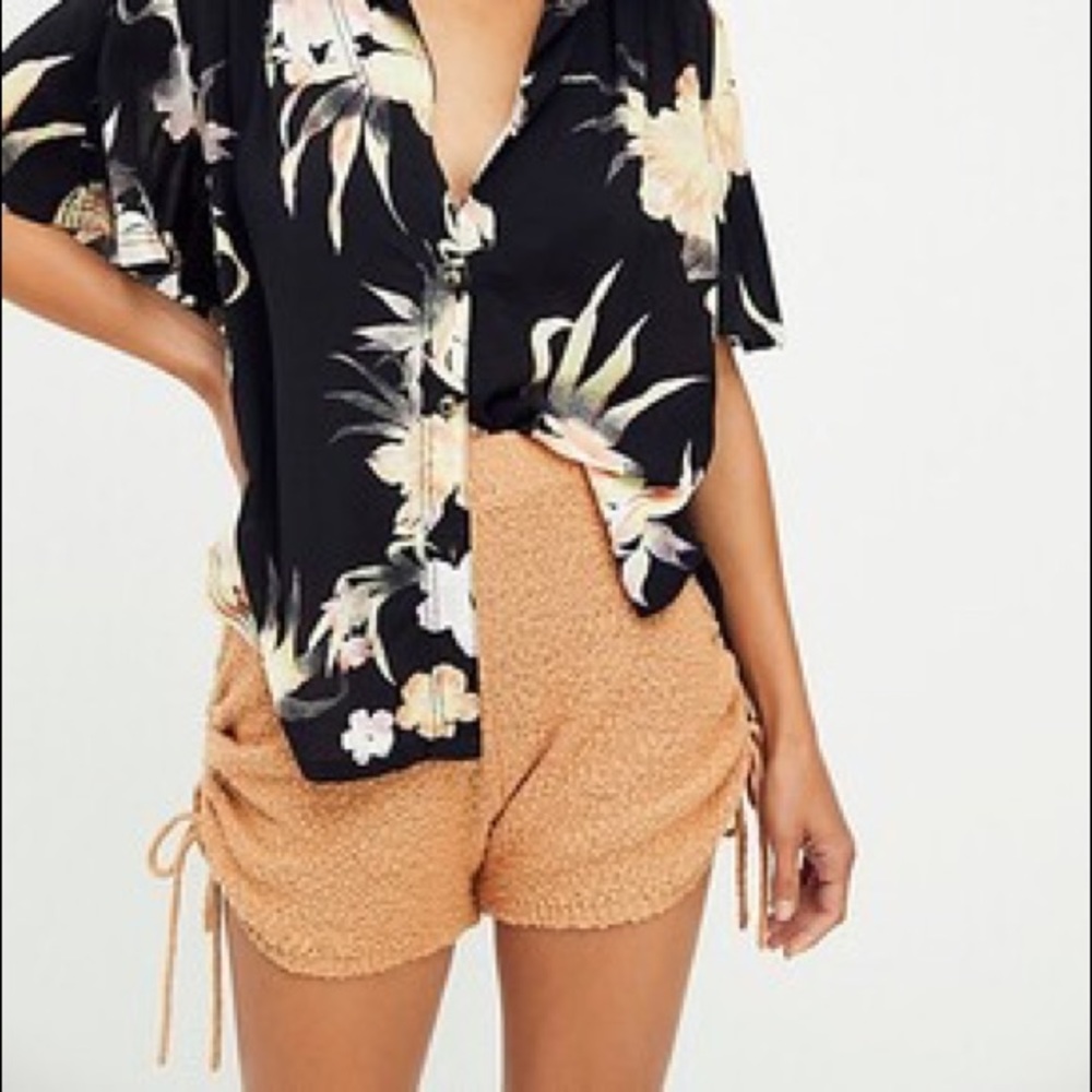 LIKE NEW FREE PEOPLE ABBY SWEATER SHORT